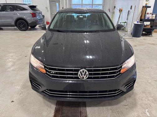 2017 Volkswagen Passat 1.8T R-Line