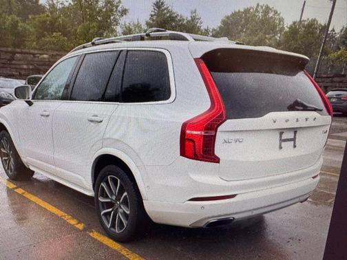 2017 Volvo XC90 T6 Momentum