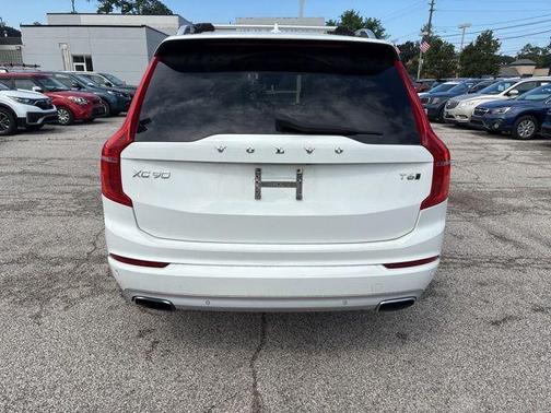 2017 Volvo XC90 T6 Momentum
