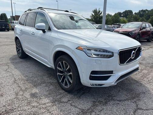 2017 Volvo XC90 T6 Momentum