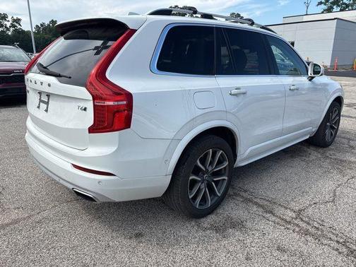 2017 Volvo XC90 T6 Momentum