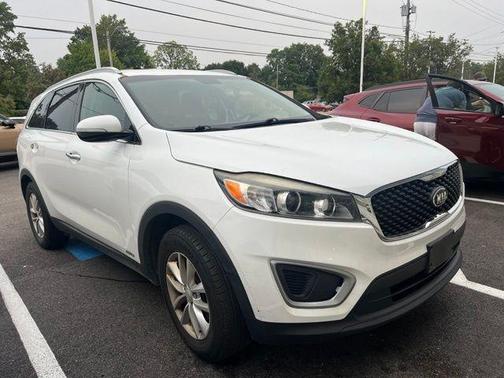 Snow White Pearl 2017 Kia Sorento LX