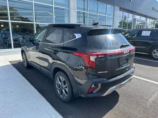 Black 2024 Kia Seltos S
