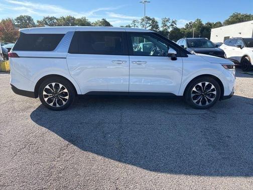 2024 Kia Carnival EX