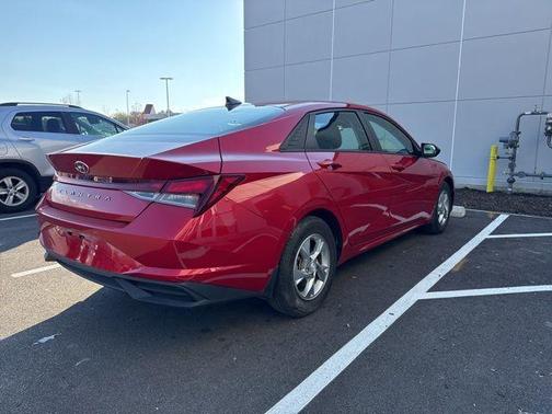 2022 Hyundai ELANTRA SE