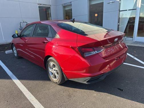 2022 Hyundai ELANTRA SE