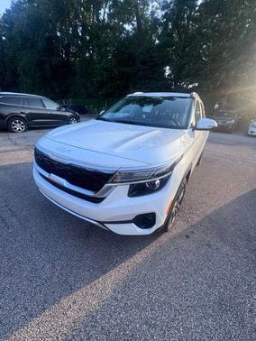 Snow White Pearl 2023 Kia Seltos S