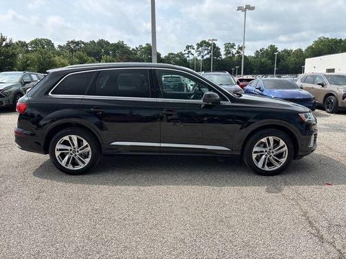 2023 Audi Q7 55 Premium Plus