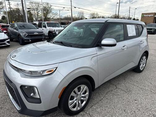 Sparkling Silver 2020 Kia Soul LX
