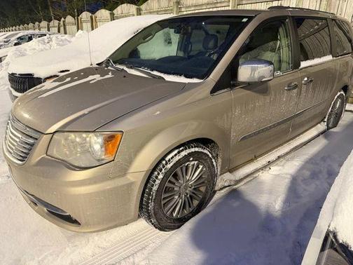 2013 Chrysler Town & Country Touring-L