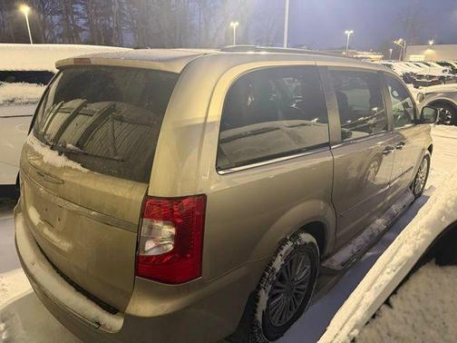 2013 Chrysler Town & Country Touring-L