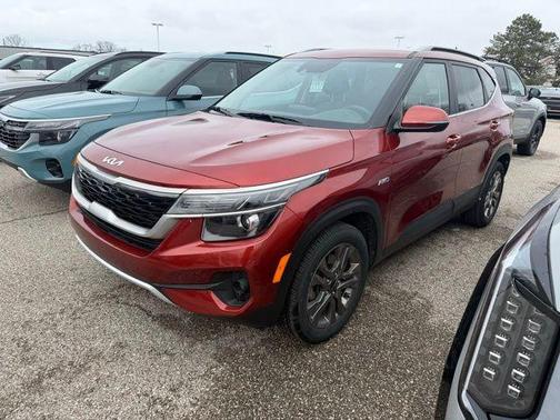 Mars Orange 2023 Kia Seltos S