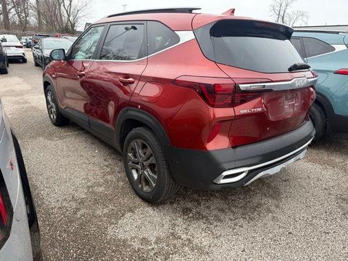 Mars Orange 2023 Kia Seltos S