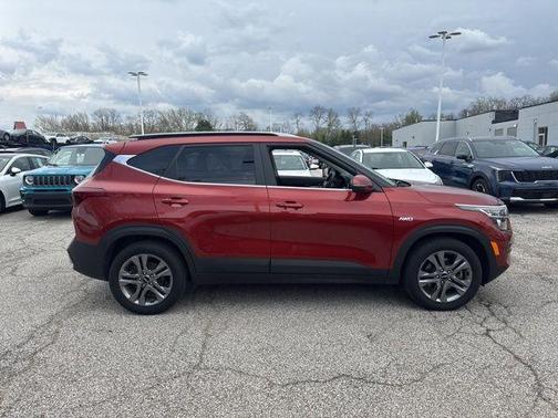 Mars Orange 2023 Kia Seltos S