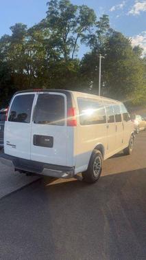 Summit White 2010 Chevrolet Express 1500 LT