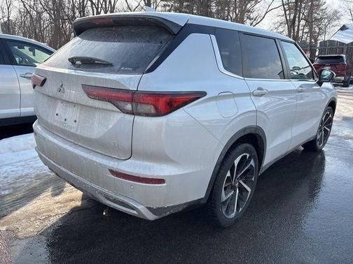 2022 Mitsubishi Outlander SE