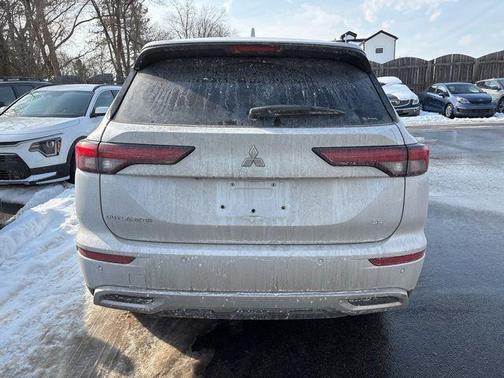 2022 Mitsubishi Outlander SE