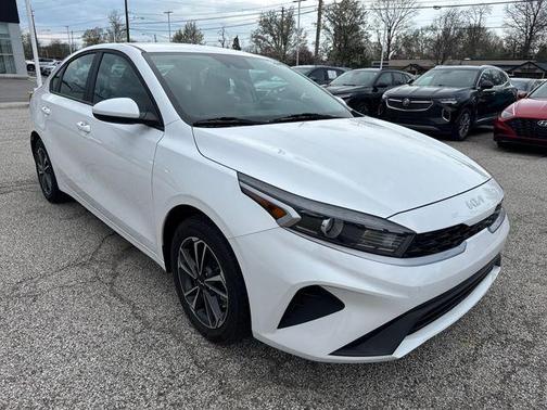 Snow White Pearl 2023 Kia Forte LXS