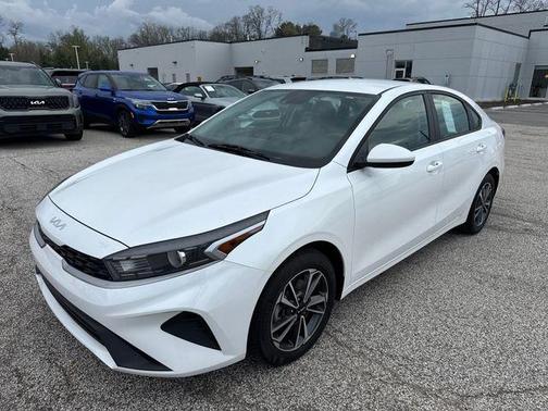 Snow White Pearl 2023 Kia Forte LXS