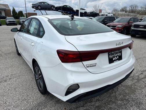 Snow White Pearl 2023 Kia Forte LXS