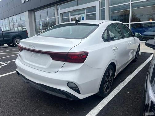 Snow White Pearl 2023 Kia Forte LXS