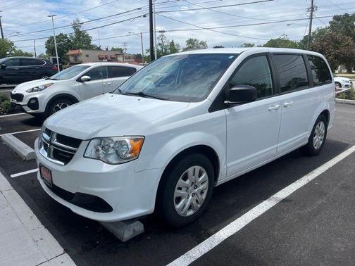 White 2018 Dodge Grand Caravan SE
