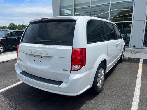 White 2018 Dodge Grand Caravan SE