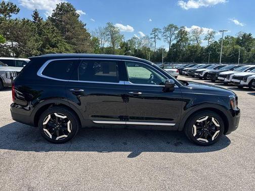 Ebony Black 2024 Kia Telluride S