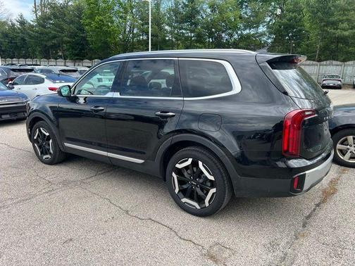Ebony Black 2024 Kia Telluride S
