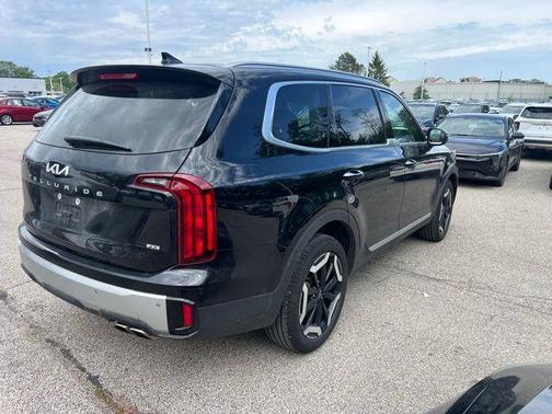 Ebony Black 2024 Kia Telluride S