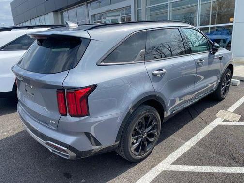 Everlasting Silver 2023 Kia Sorento SX