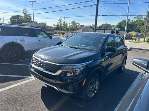 Cherry Black 2023 Kia Seltos LX