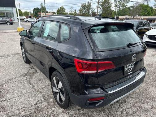 Deep Black Pearl Effect 2024 Volkswagen Taos 1.5T S