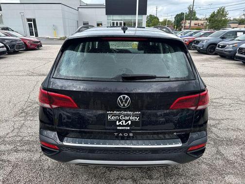Deep Black Pearl Effect 2024 Volkswagen Taos 1.5T S