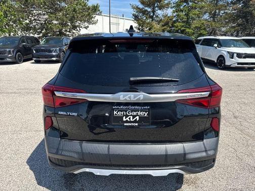 Cherry Black 2023 Kia Seltos LX