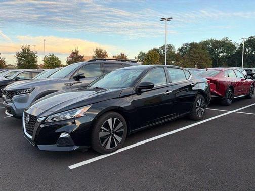 Black 2022 Nissan Altima 2.5 SV