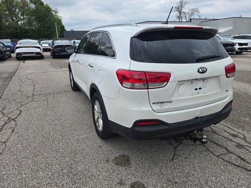 Snow White Pearl 2017 Kia Sorento LX