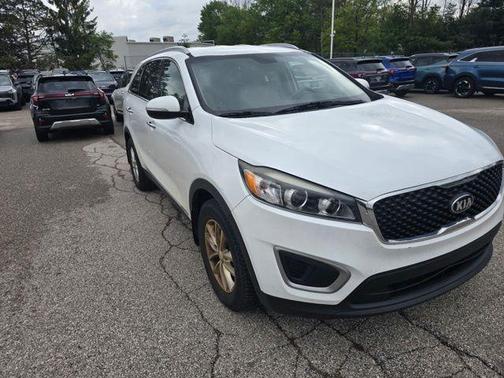 Snow White Pearl 2017 Kia Sorento LX