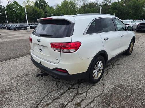 Snow White Pearl 2017 Kia Sorento LX