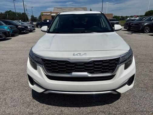 Snow White Pearl 2023 Kia Seltos LX
