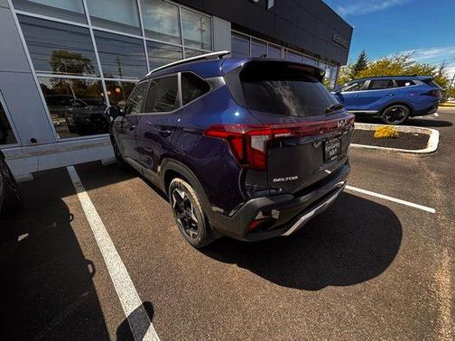 Ocean Blue 2024 Kia Seltos EX