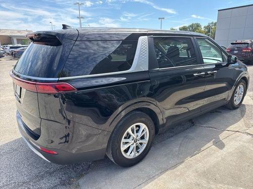 2023 Kia Carnival LX
