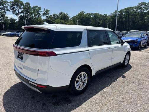 Snow White Pearl 2023 Kia Carnival LX Seat Package