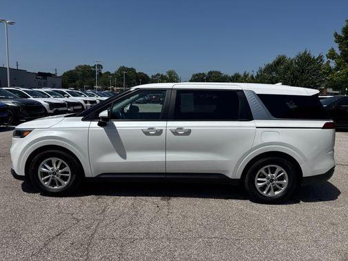 Snow White Pearl 2023 Kia Carnival LX Seat Package
