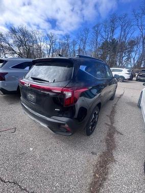 Fusion Orange 2024 Kia Seltos EX