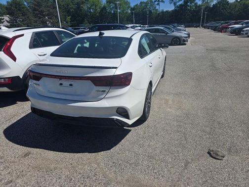 Snow White Pearl 2024 Kia Forte GT-Line