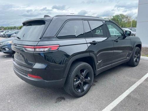Diamond Black 2023 Jeep Grand Cherokee Altitude