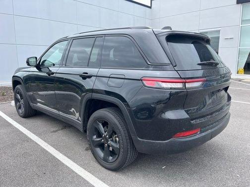 Diamond Black 2023 Jeep Grand Cherokee Altitude