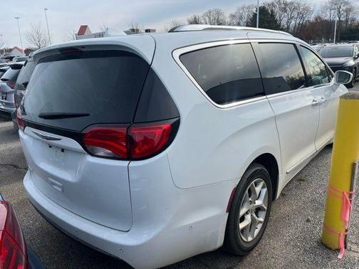 2018 Chrysler Pacifica Touring-L
