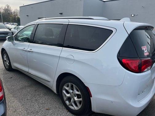 2018 Chrysler Pacifica Touring-L